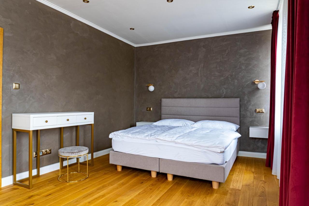 Rosso Aparthotel Michalovce Eksteriør billede
