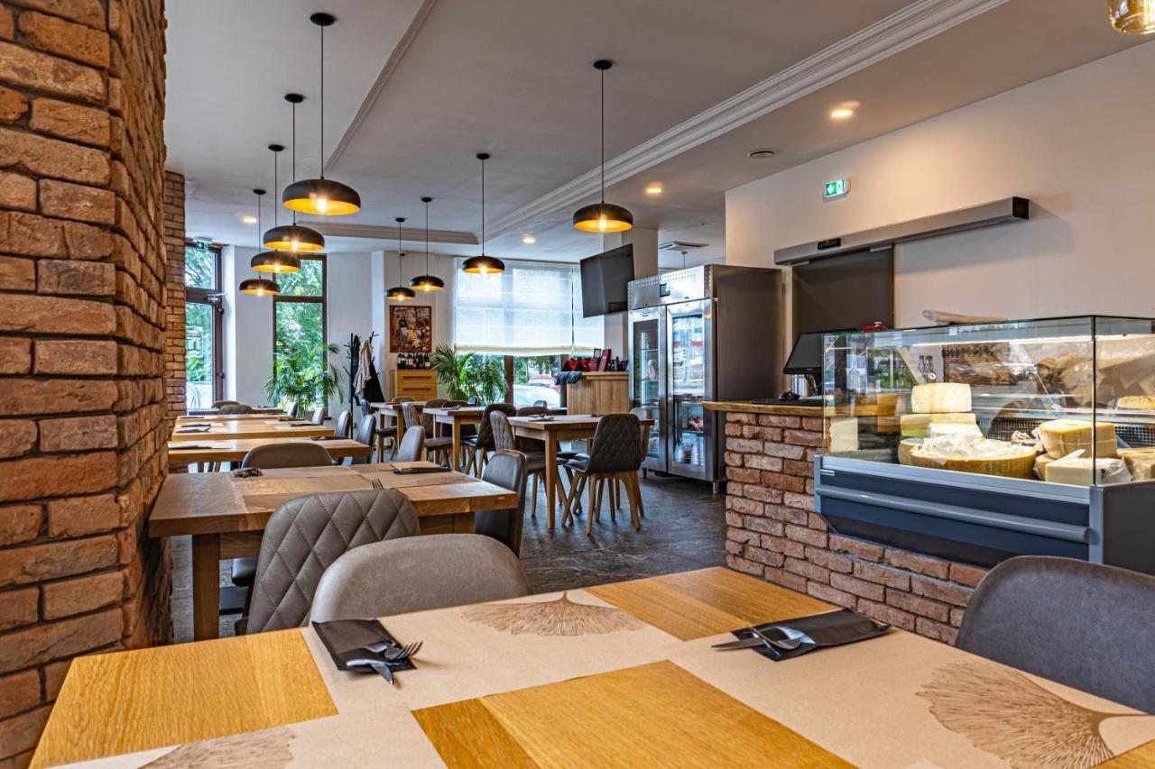 Rosso Aparthotel Michalovce Eksteriør billede