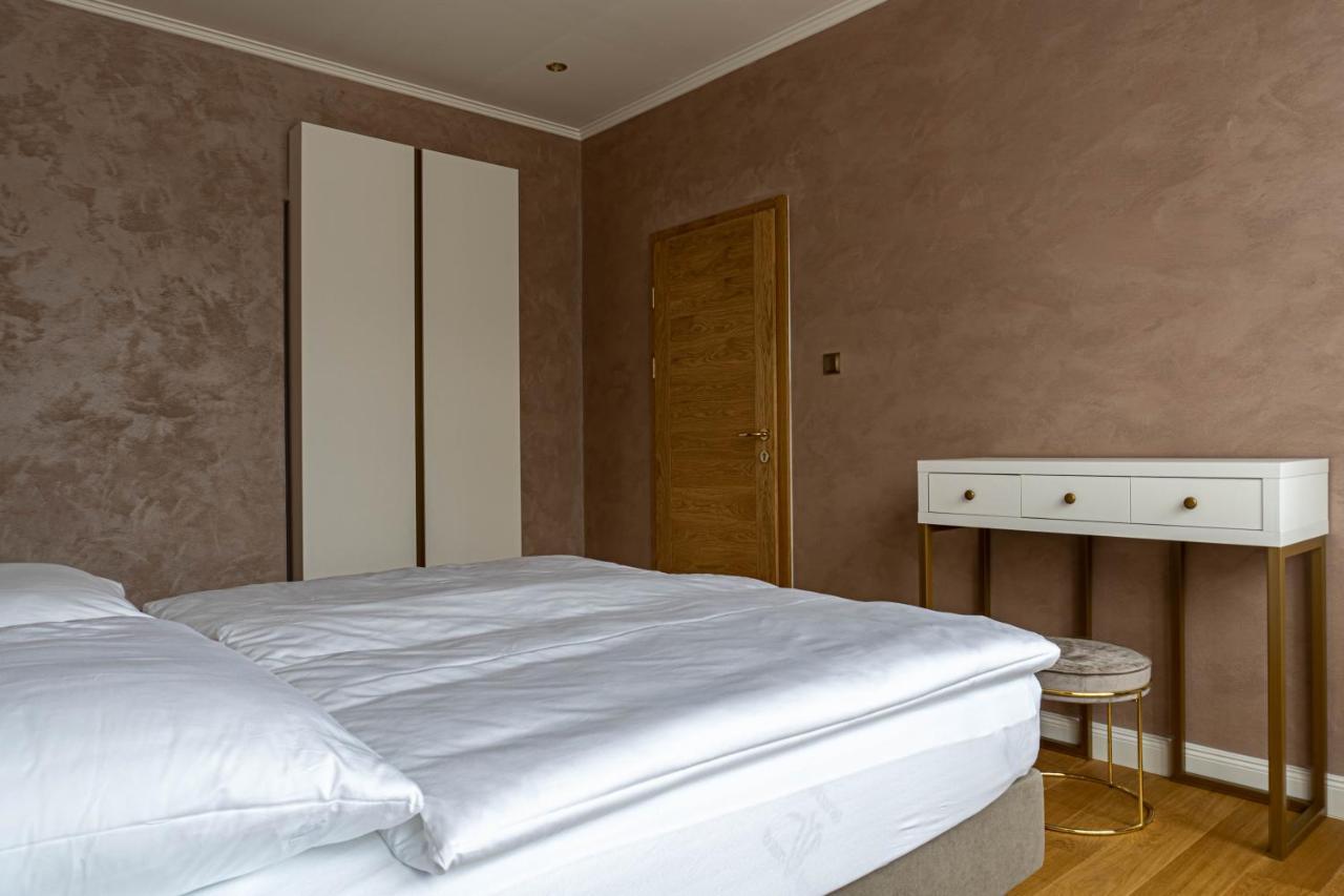 Rosso Aparthotel Michalovce Eksteriør billede